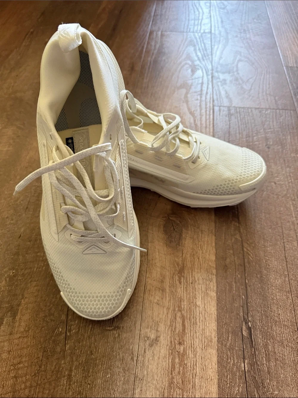 Nike Men's White Lightweight Knit Sneakers